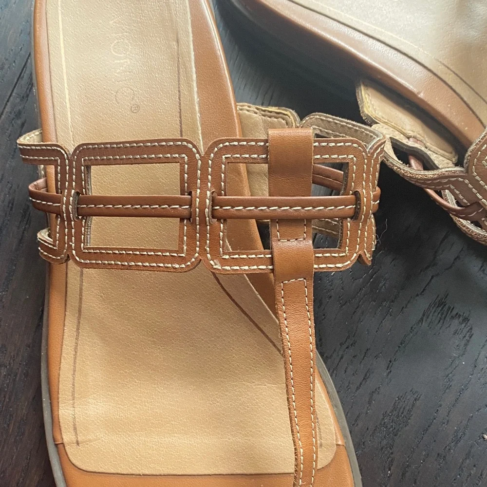 Vionic Alvara Tan Slide Sandals - Picture 4 of 7